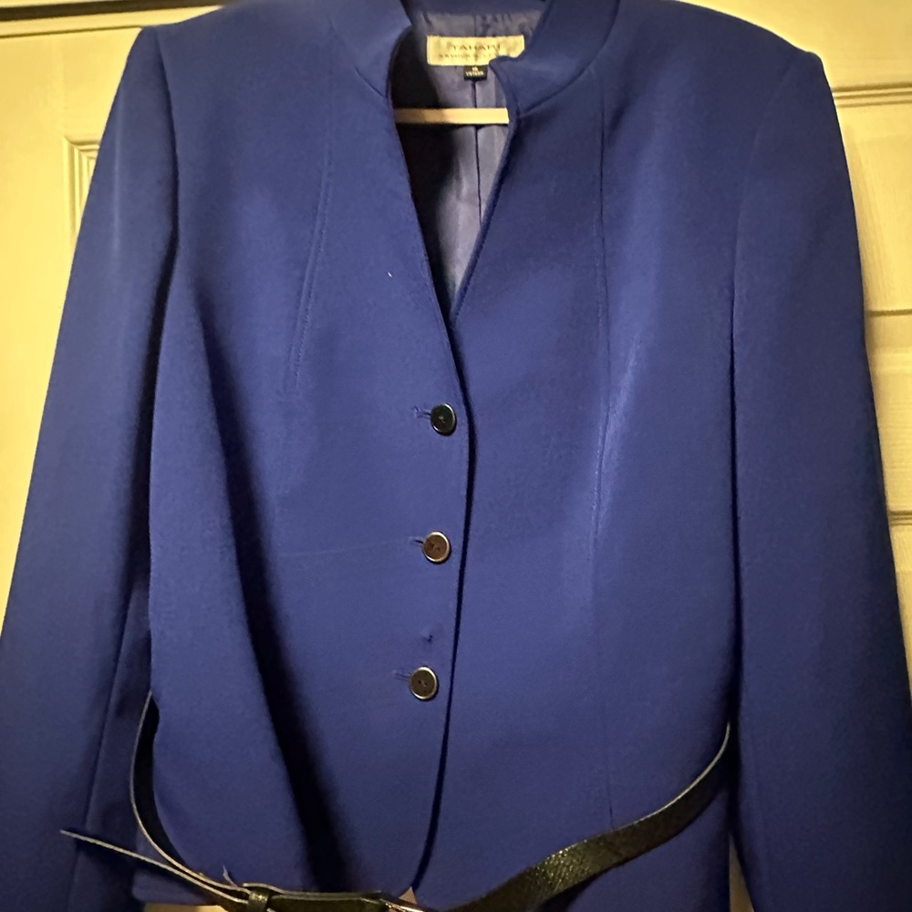Tahari 2 Piece Skirt and Blazer with Belt Set Size 18